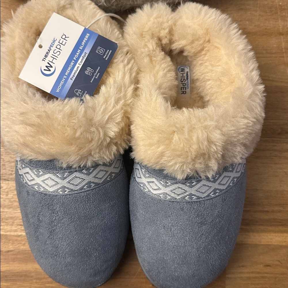 WHISPER SLIPPER & SOCKS bundle - Picture 5 of 9